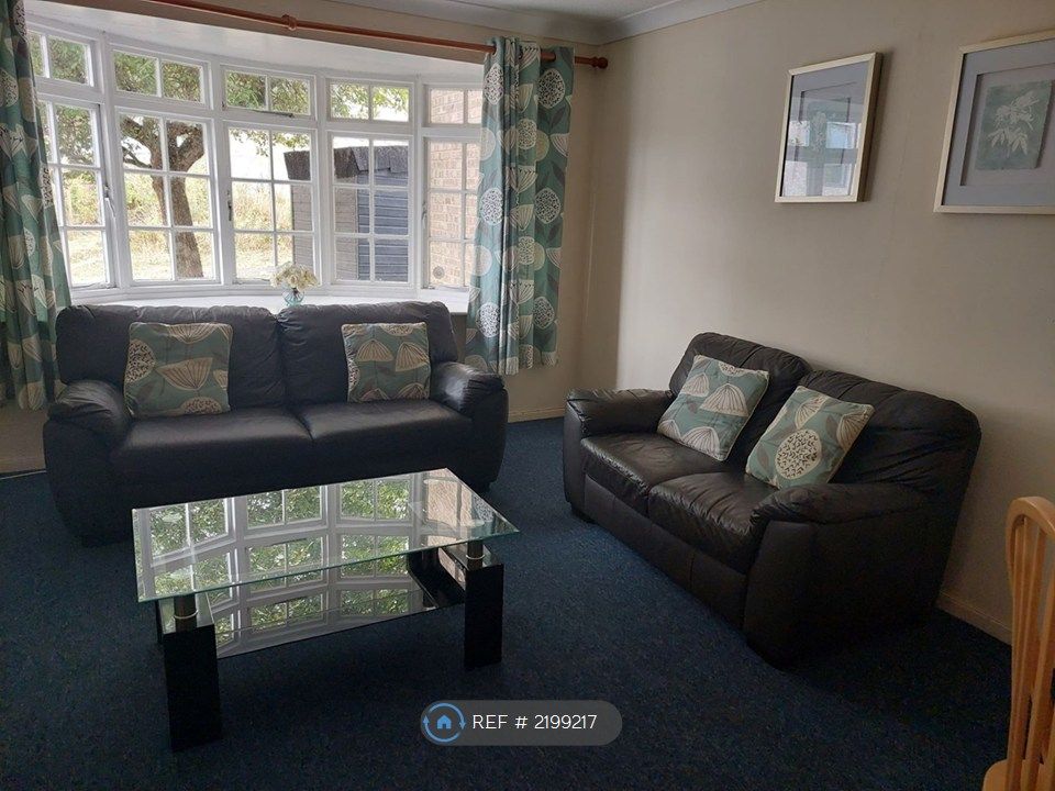 Property photo 3 of 19 Lounge