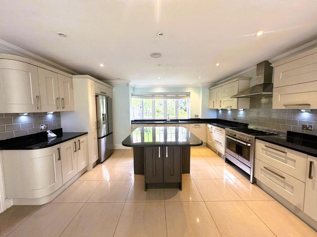 Property photo 3 of 23 Kitchen 3.Png