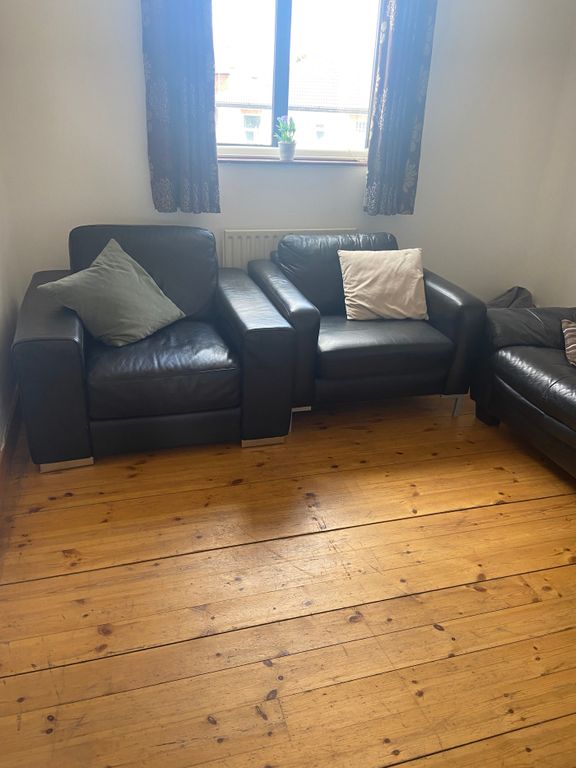 Property photo 2 of 14 A Cozy Living Room With Comfortable Seating, Perfe...