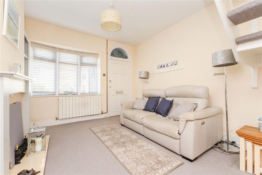 Property photo 1 of 10 Lounge