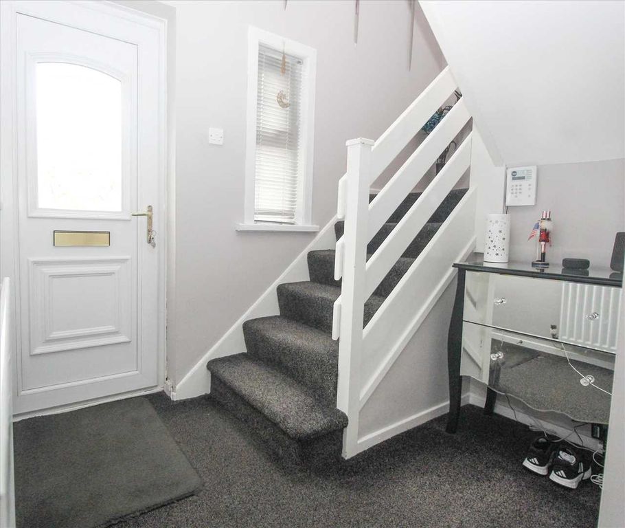 Property photo 2 of 14 Entrance Hall