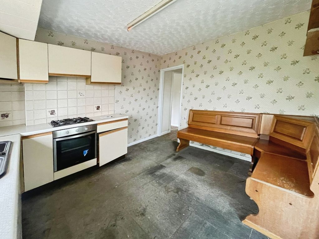 Property photo 3 of 14 Kitchen
