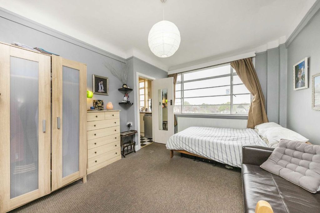 Property photo 2 of 3