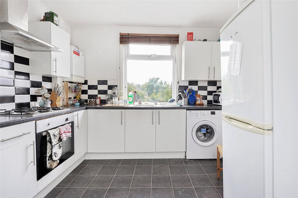 Property photo 2 of 11 Kitchen