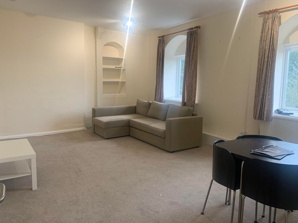 Property photo 2 of 11 Living Room