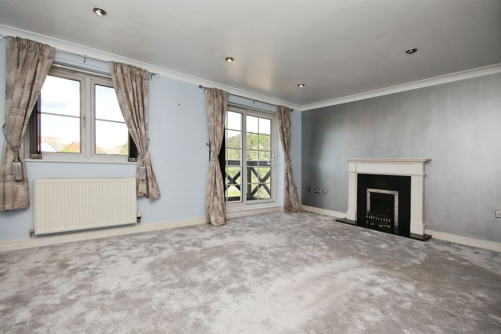Property photo 3 of 18