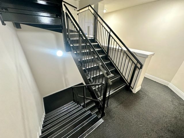 Property photo 2 of 11 Hallway