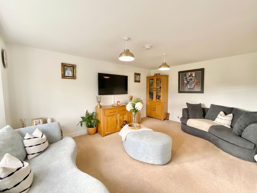 Property photo 3 of 33