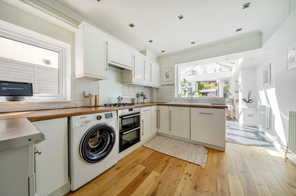 Property photo 3 of 22 1451972-6-69Eba14...