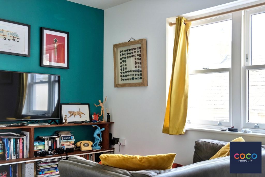 Property photo 2 of 10 5016055