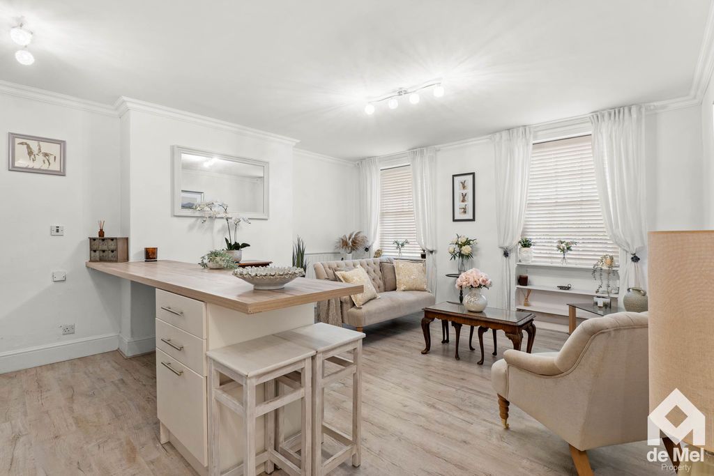 Property photo 2 of 9 Photo 7