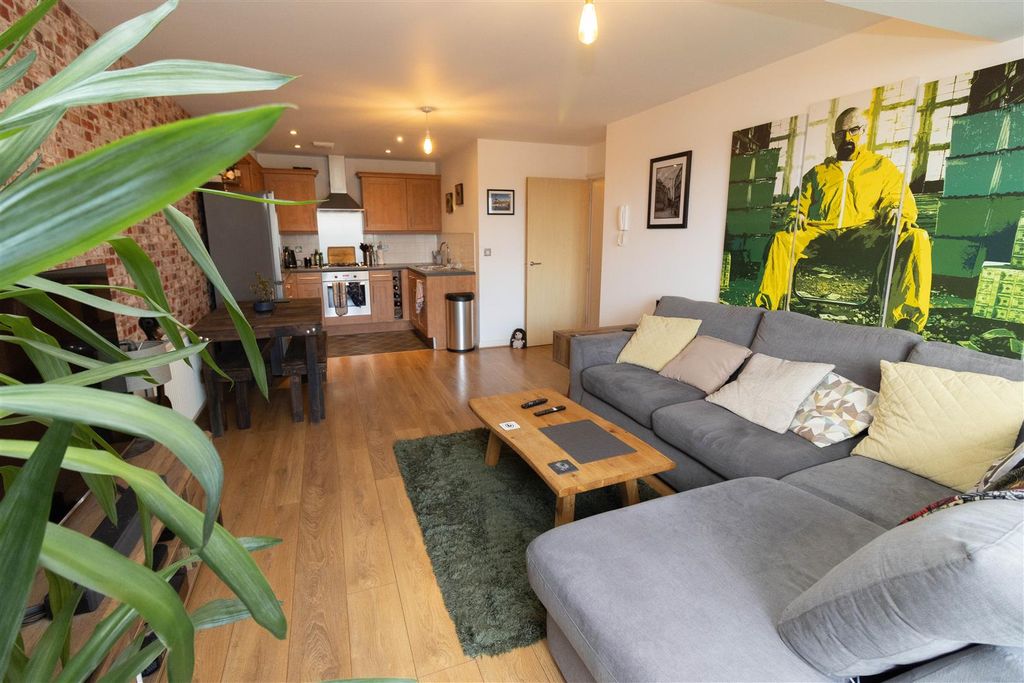 Property photo 3 of 10 Lounge