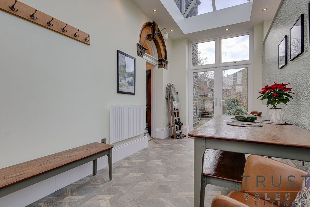 Property photo 2 of 41