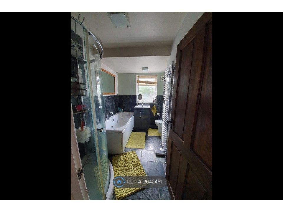 Property photo 1 of 20 Main Bathroom