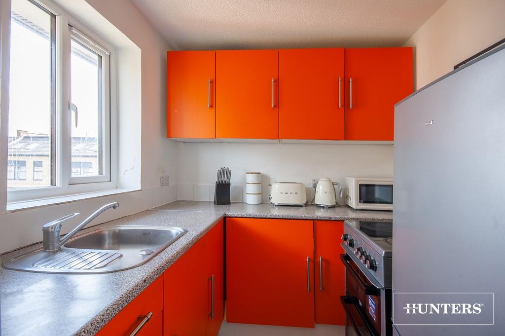 Property photo 3 of 8 Kitchen