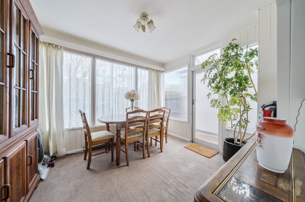 Property photo 3 of 14 Conservatory