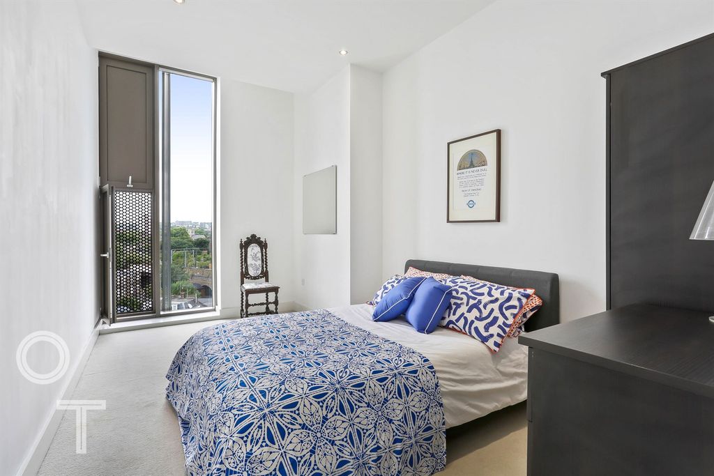 Property photo 3 of 15 Bedroom