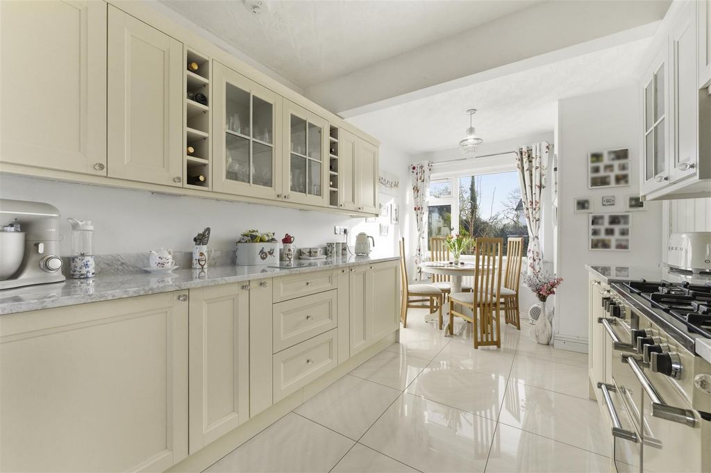 Property photo 3 of 20 19-A7403315.Jpg