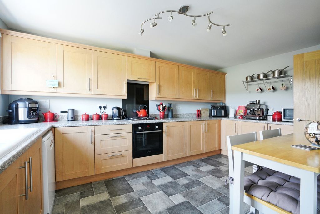 Property photo 2 of 17 Photo