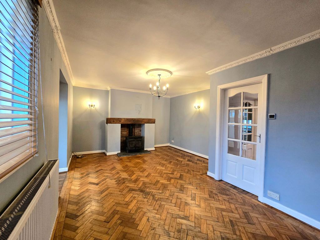 Property photo 3 of 22 Lounge