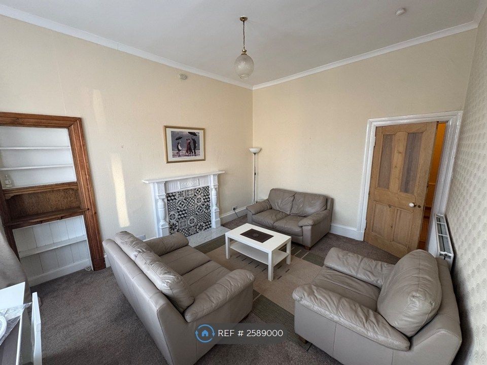 Property photo 2 of 10 Living Room