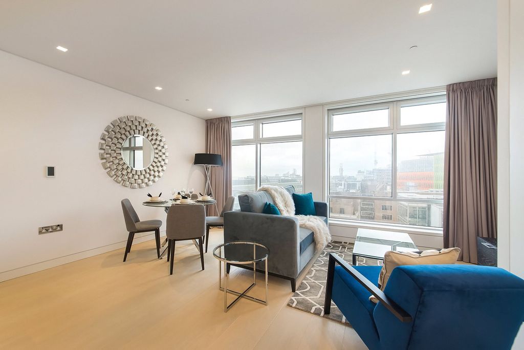 Property photo 2 of 13 Centre Point