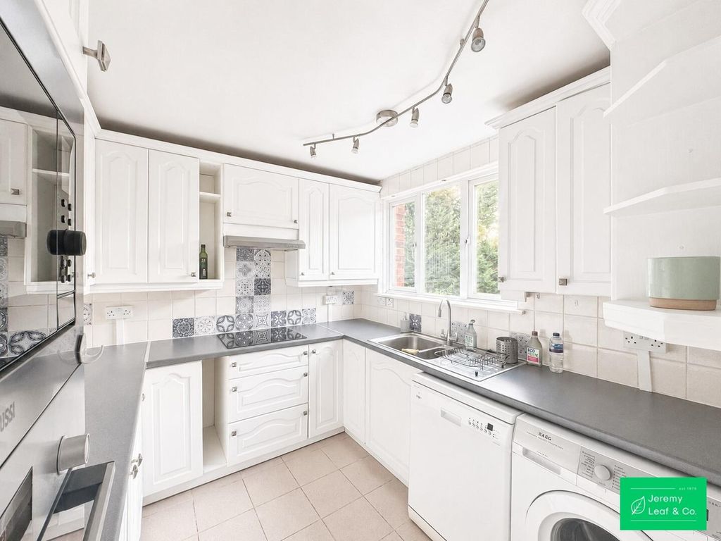 Property photo 3 of 8 Kitchen