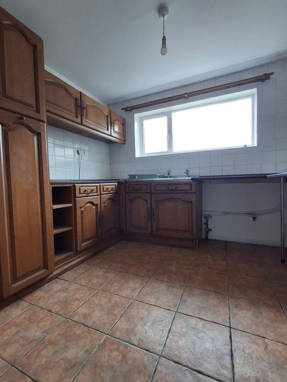 Property photo 2 of 8 Kitchen