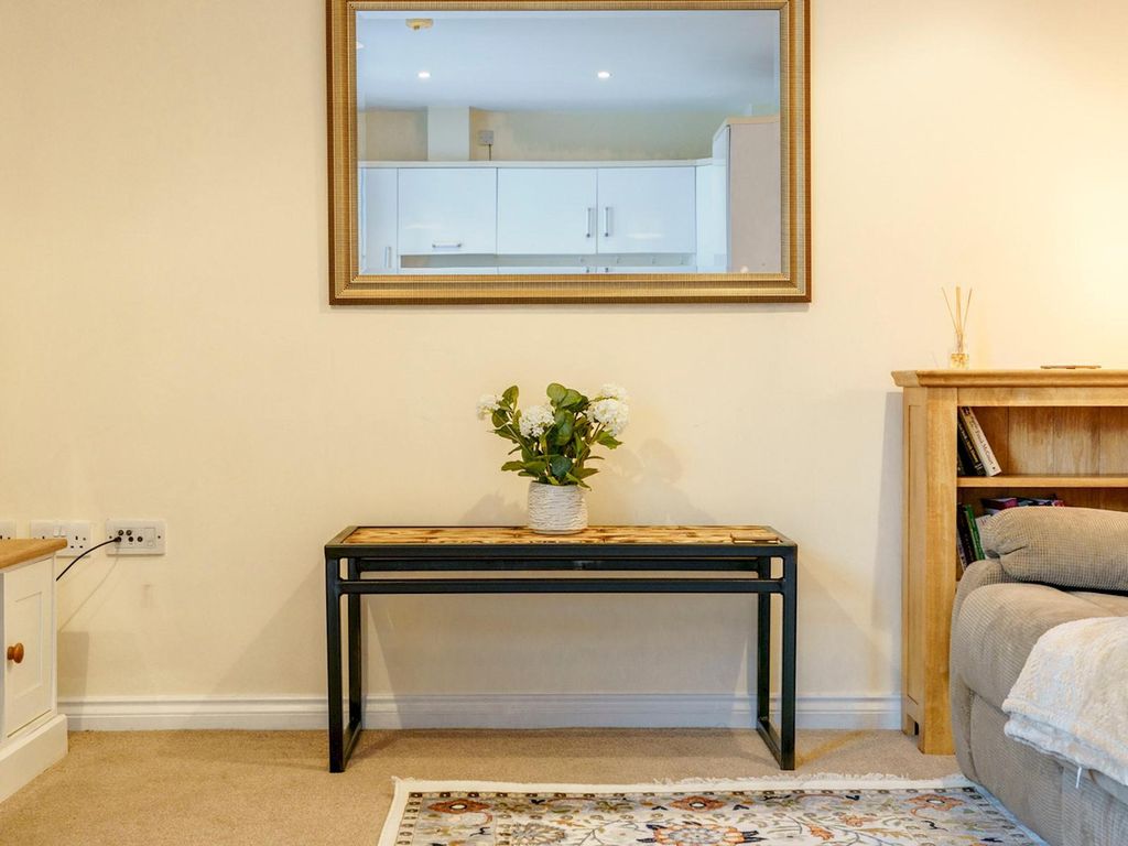 Property photo 1 of 27 Living Room