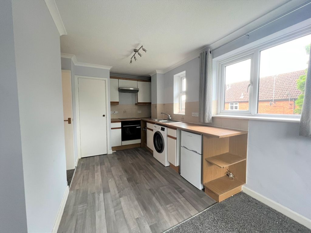 Property photo 2 of 5 Picture No. 14