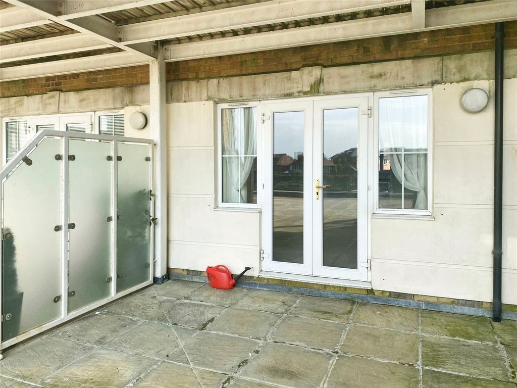 Property photo 2 of 16 Terrace