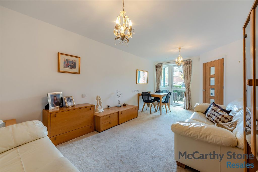 Property photo 2 of 51 8692281-Interior08.Jpg