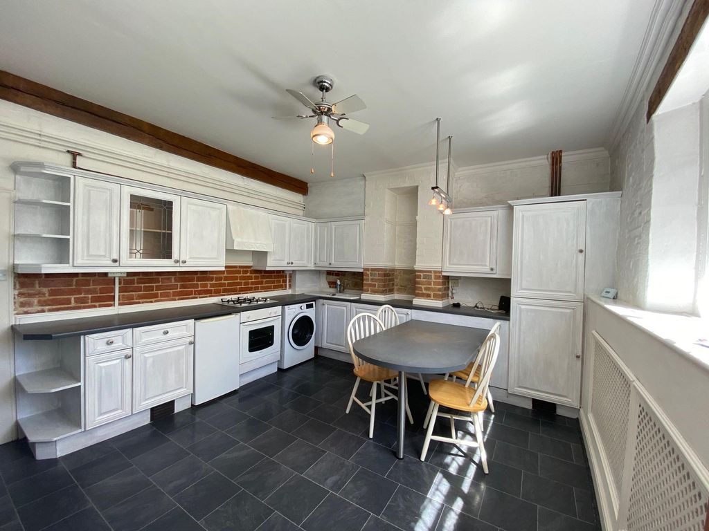 Property photo 2 of 17 Image