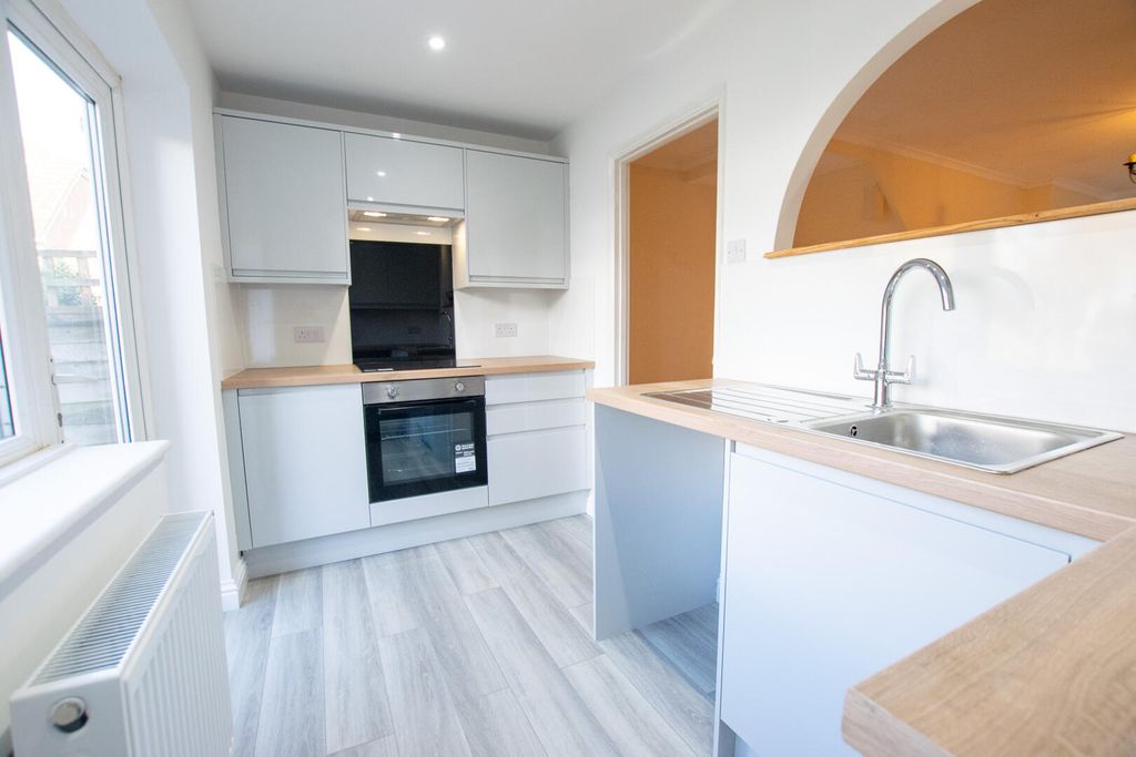 Property photo 2 of 11 Kitchen