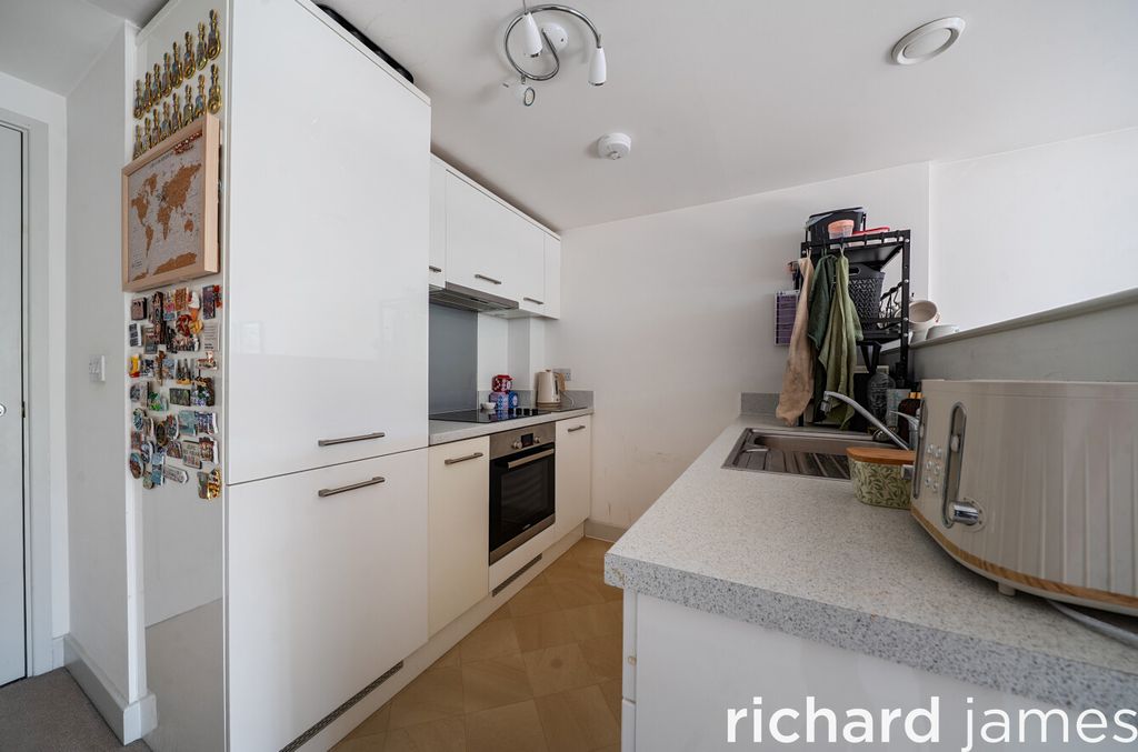 Property photo 2 of 13 0397Dfa079E641F49Db8010Ab099B9F8