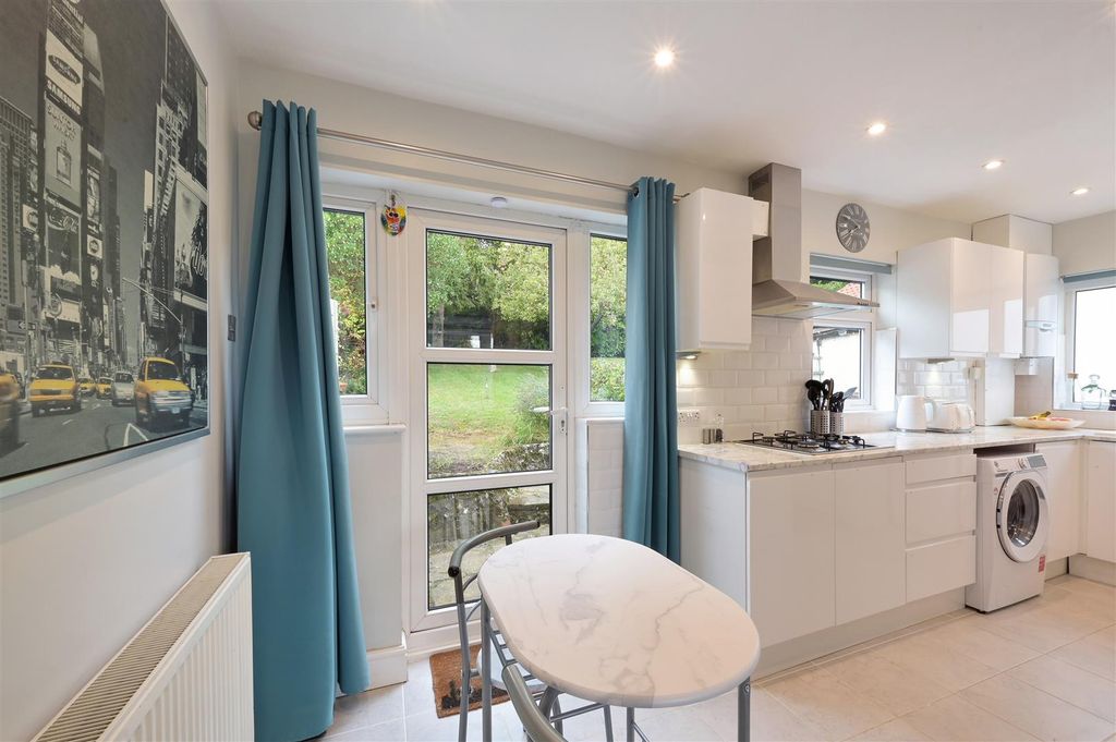 Property photo 3 of 22 Prestbury Cres 51 (20 From 35)-13.Jpg