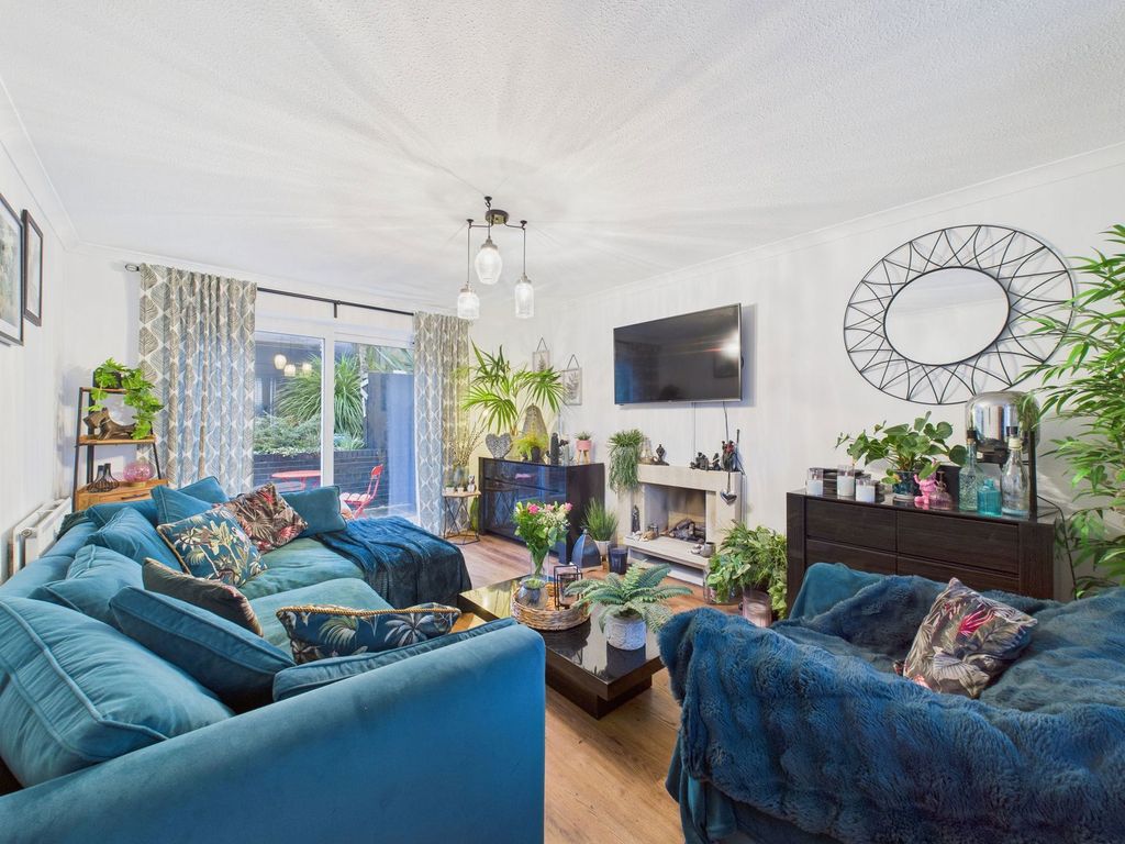 Property photo 3 of 27