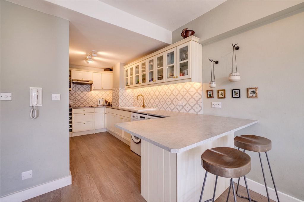 Property photo 2 of 14 Picture No. 19