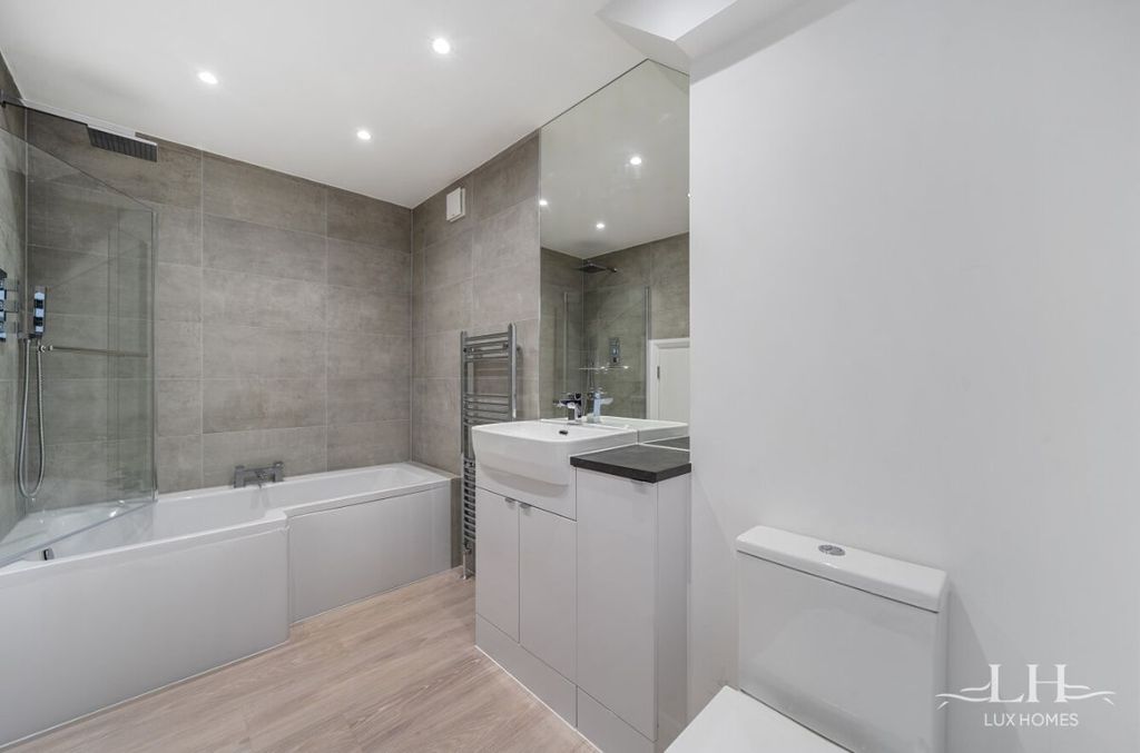 Property photo 3 of 25