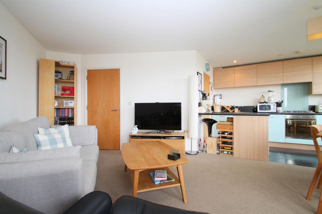 Property photo 3 of 14 4721482