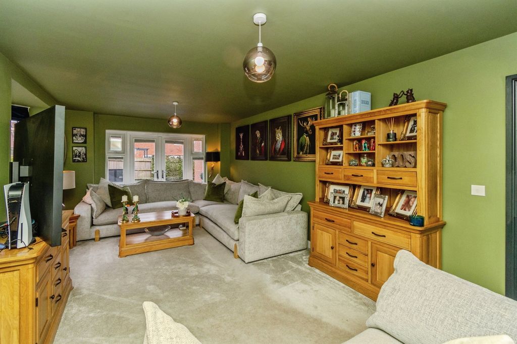 Property photo 2 of 32