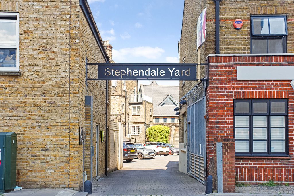 Property photo 1 of 6