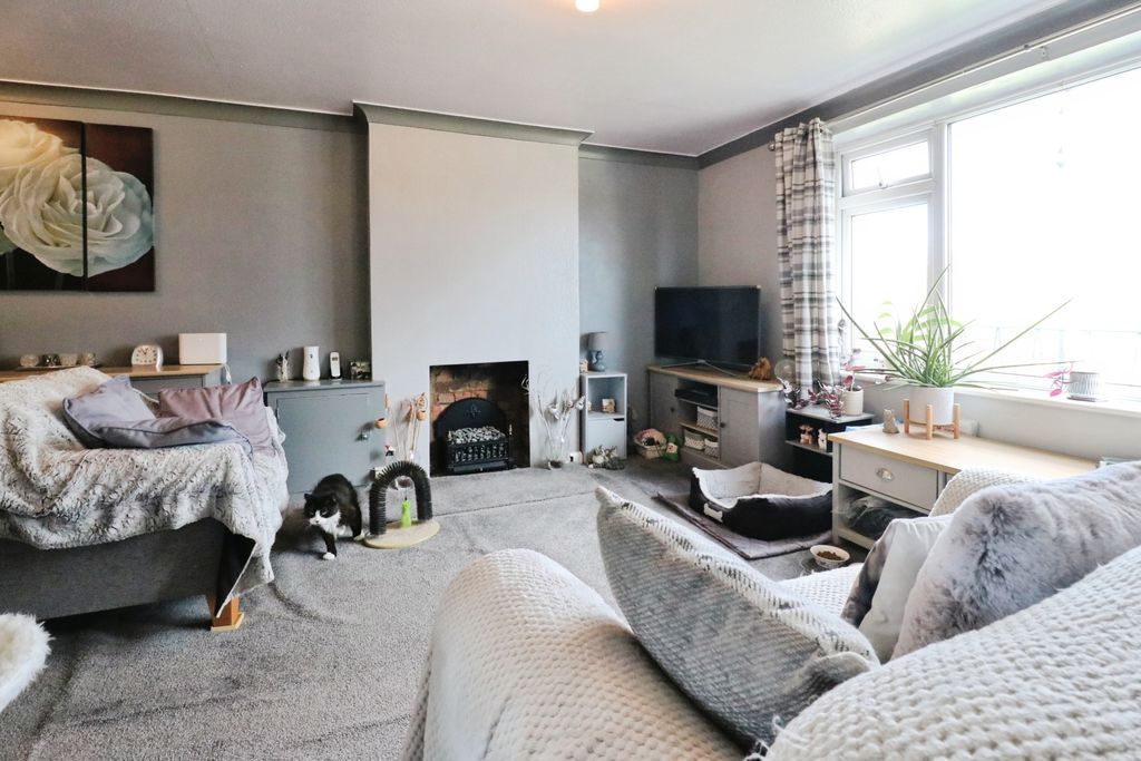 Property photo 3 of 17 Photo 11