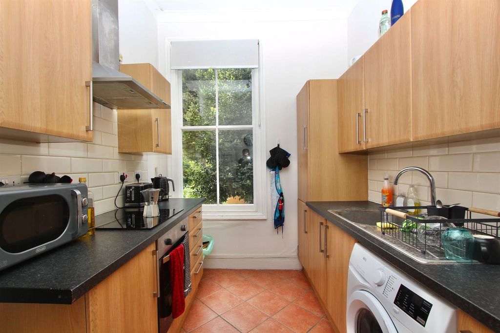 Property photo 3 of 9 Cranwich Road, N16