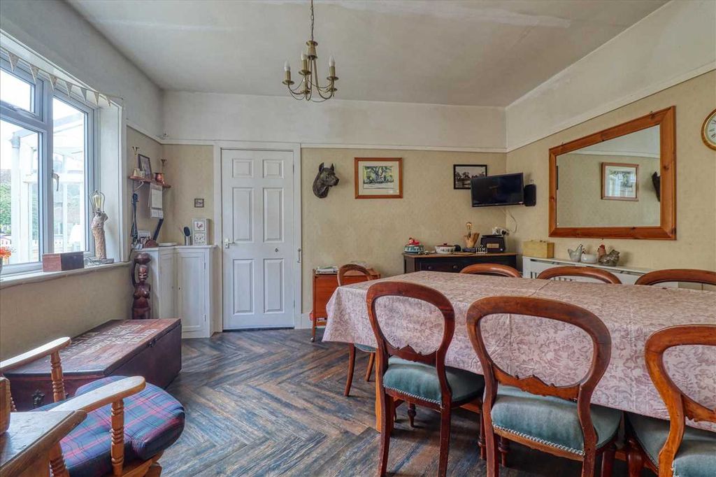 Additional image 6 of 5 bed semi-detached house for saleGreenway, Frinton On Sea CO13