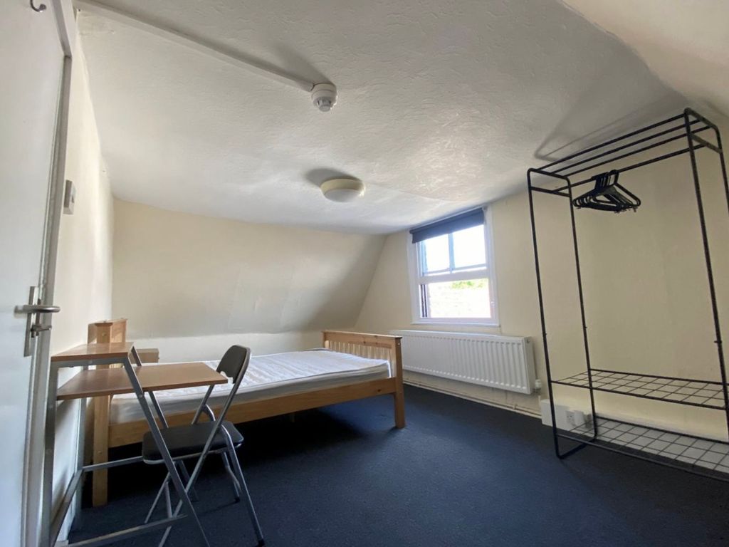 Property photo 2 of 3 Bedroom