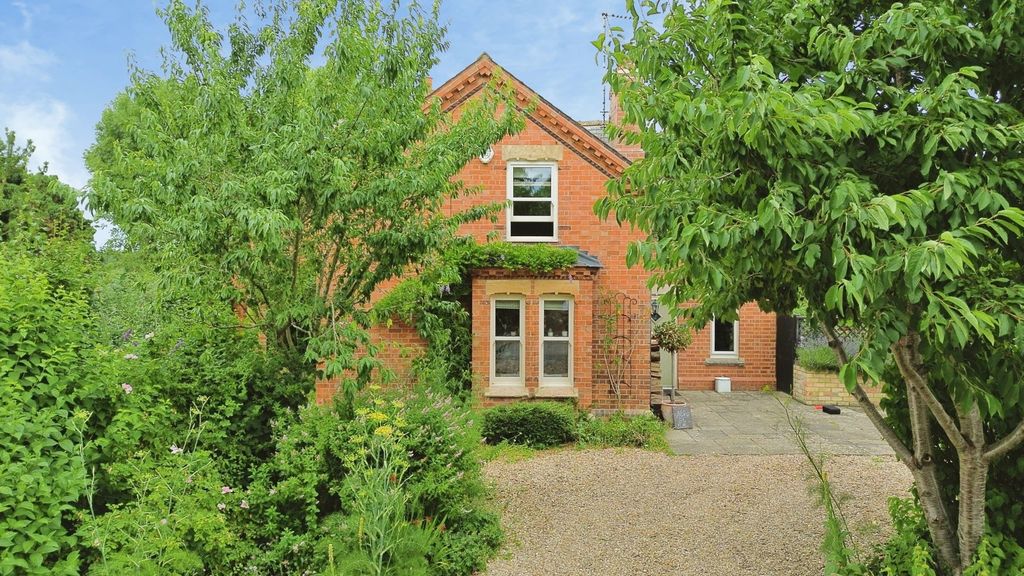 Property photo 2 of 40