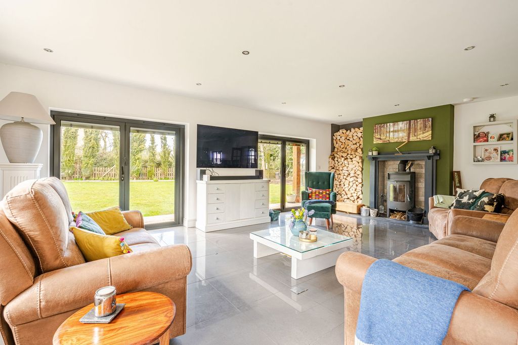 Property photo 2 of 9