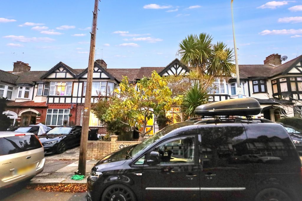 Property photo 1 of 25 9 Joydon Drive, Chadwell Heath, Romford Rm6 4st