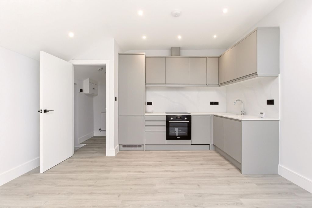 Property photo 3 of 10 Image